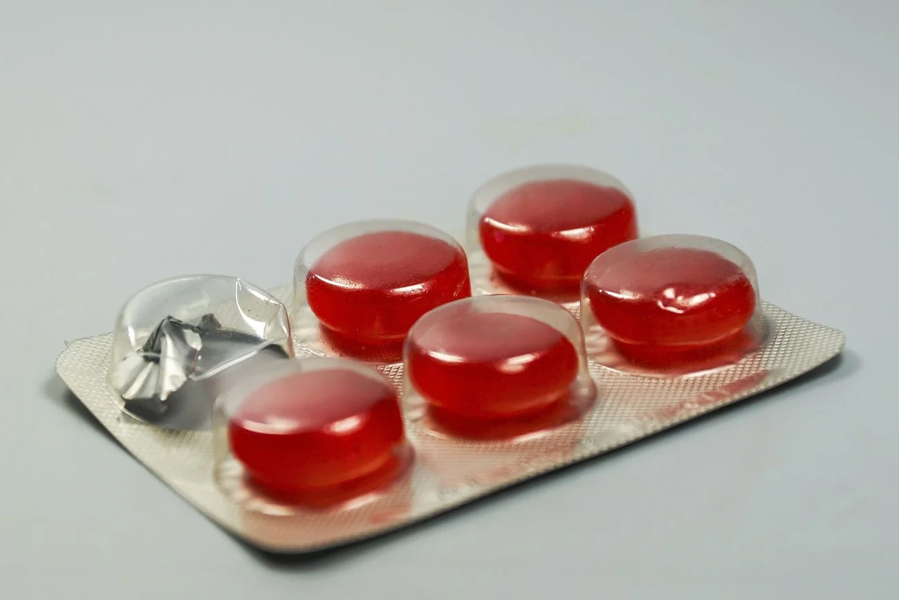 Lozenge pill, medicine